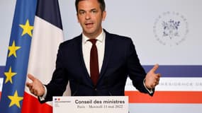 Le ministre de la Santé Olivier Véran lors du point de presse après le conseil des ministres le 11 mai 2022, à Paris