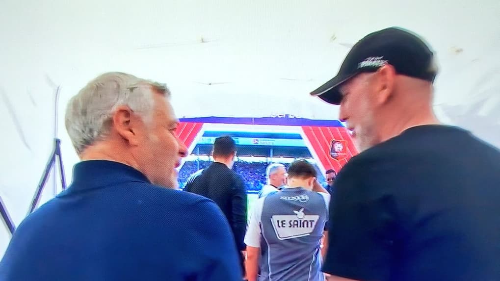 Bruno Genesio et Éric Roy en pleine discussion avant Brest-Rennes, le 2 septembre 2023. Bruno Genesio et Éric Roy en pleine discussion avant Brest-Rennes, le 2 septembre 2023.