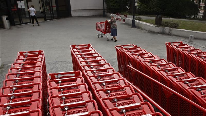 L'économie espagnole s'est enfoncée dans la récession au deuxième trimestre, le produit intérieur brut se contractant de 0,4% sur le trimestre avril-juin. Les nouvelles mesures d'austérité engagées par Madrid pèse à la fois à la baisse sur la demande et à