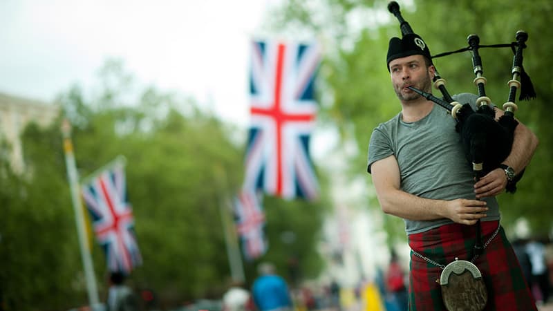 Un joueur de cornemuse dans le centre de Londres (Photo d'illustration)