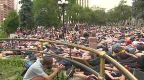 Denver: Des centaines de manifestants s'allongent pendant 9 minutes en hommage à George Floyd