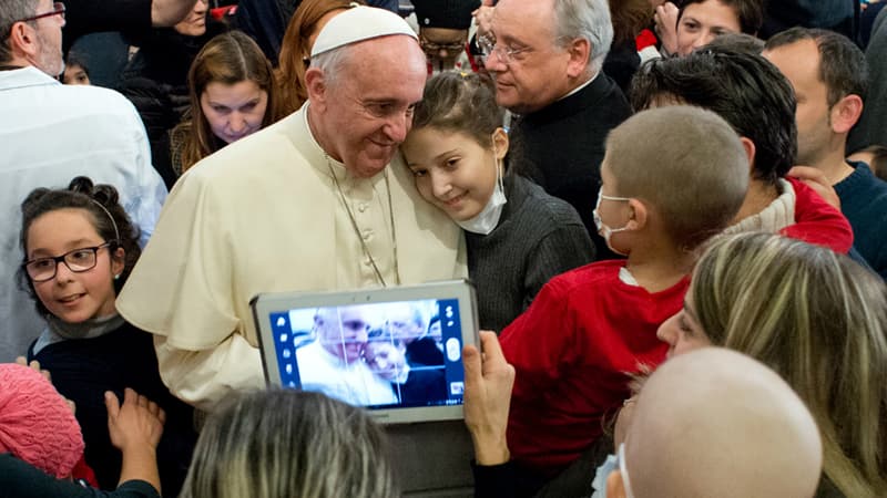 Les nouvelles technos qui éloigne l'humanité des vraies valeurs dans le viseur du Pape François 