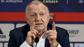 Le président de l'Olympique lyonnais Jean-Michel Aulas en conférence de presse, le 27 avril 2021 à Décines-Charpieu