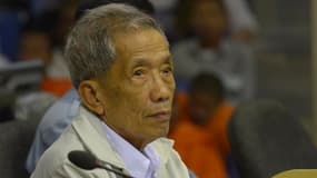 L'ancien khmer rouge Kaing Guek Eav, alias Duch, qui commandait la prison de Tuol Sleng, a été condamné vendredi en appel à la prison à perpétuité par le tribunal spécial soutenu par les Nations unies, au Cambodge. /Photo prise le 3 février 2012/REUTERS/N