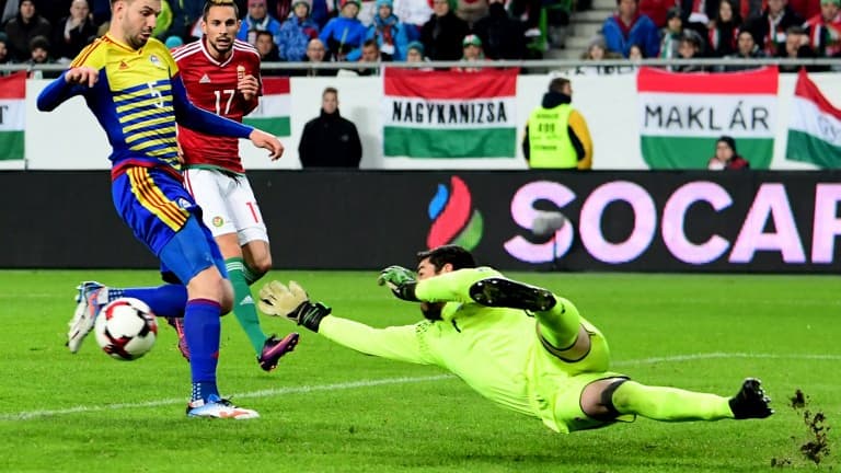 Emili Garcia sous le maillot de l'Andorre face à la Hongrie