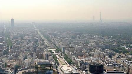 La hausse des prix des logements en Ile-de-France s'est poursuivie au troisième trimestre tandis que le volume des transactions se rapprochait de son niveau moyen d'avant la crise. /Photo d'archives/REUTERS/Eric Feferberg/Pool