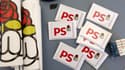 Drapeaux et stickers du PS (image d'illustration).