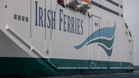 Le W.B. Yeats Ferry dans le port de Cherbourg en février 2021
