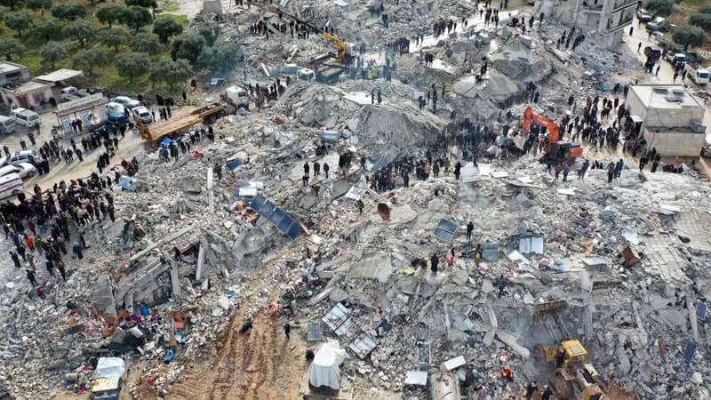 Séisme: une douzaine d'arrestations en Turquie après l'effondrement de milliers de bâtiments
