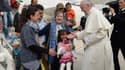 Le Pape accueille trois familles de réfugiés syriens, à Rome, samedi 16 avril.