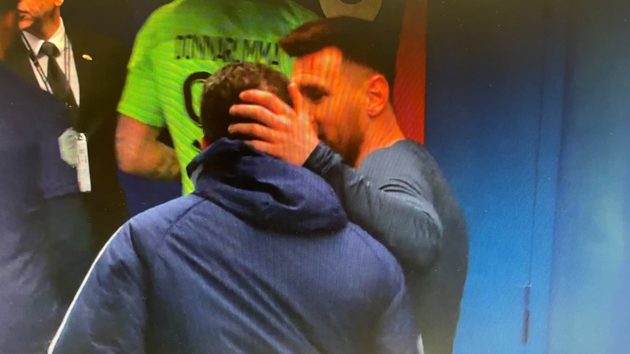 Le geste affectueux de Lionel Messi à Ludovic Giuly Le geste affectueux de Lionel Messi à Ludovic Giuly