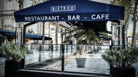 Un restaurant fermé sur les Champs Elysées à Paris, le 12 novemvre 2020
