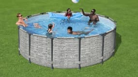 Cette piscine hors sol profite d’un prix mini pendant les soldes, c’est le moment de craquer