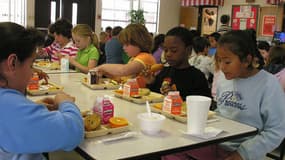 Des programmes visant à promouvoir une alimentation plus saine ont été mis en place dans des écoles américaines