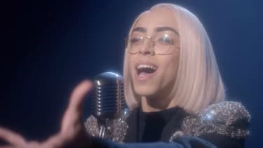 Bilal Hassani dans le clip Roi