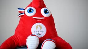 Les JO de Paris 2024 ont dévoilé leurs mascottes: deux bonnets phrygiens dénommés "Phryges", un symbole républicain pur jus pour incarner la peluche emblème de l'édition olympique française