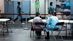 Opérations de vaccination au Palais des Sports de Lyon, le 29 mars 2021