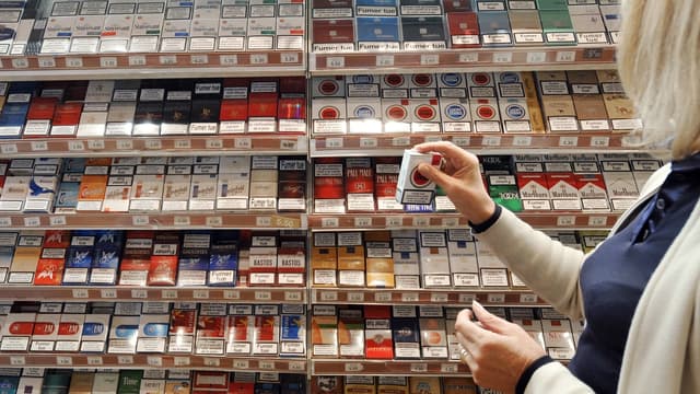 Les paquets de cigarettes devraient porter des marques inviolables qui permettent leur traçabilité.