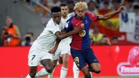 Vinicius et Lamine Yamal au duel lors de la finale de la Coupe d'Espagne, le 26 avril 2025.