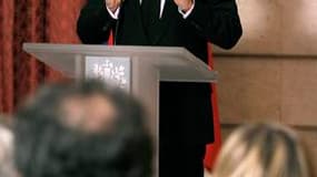 Lors de ses voeux aux partenaires sociaux, Nicolas Sarkozy a laissé entendre jeudi qu'il n'entendait plus toucher à la semaine de 35 heures, malgré la volonté de son parti, l'UMP, de rouvrir le dossier pour l'élection présidentielle de 2012. /Photo prise
