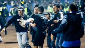 Des images du drame lors d'un match en Indonésie