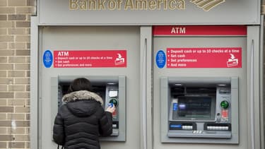 Bank of America lance les agences automatisées.
