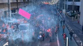 Des milliers de personnes ont manifesté dans les rues de Toulon ce jeudi 19 janvier. 