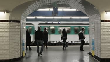 Un "harceleur à la couronne" dans le métro