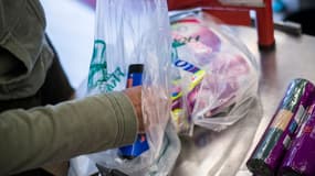 Les sacs plastiques seront interdits dans l'agglomération montréalaise en 2018 (photo d'illustration)