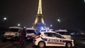 La Tour Eiffel, samedi soir, bloquée de toutes parts au public