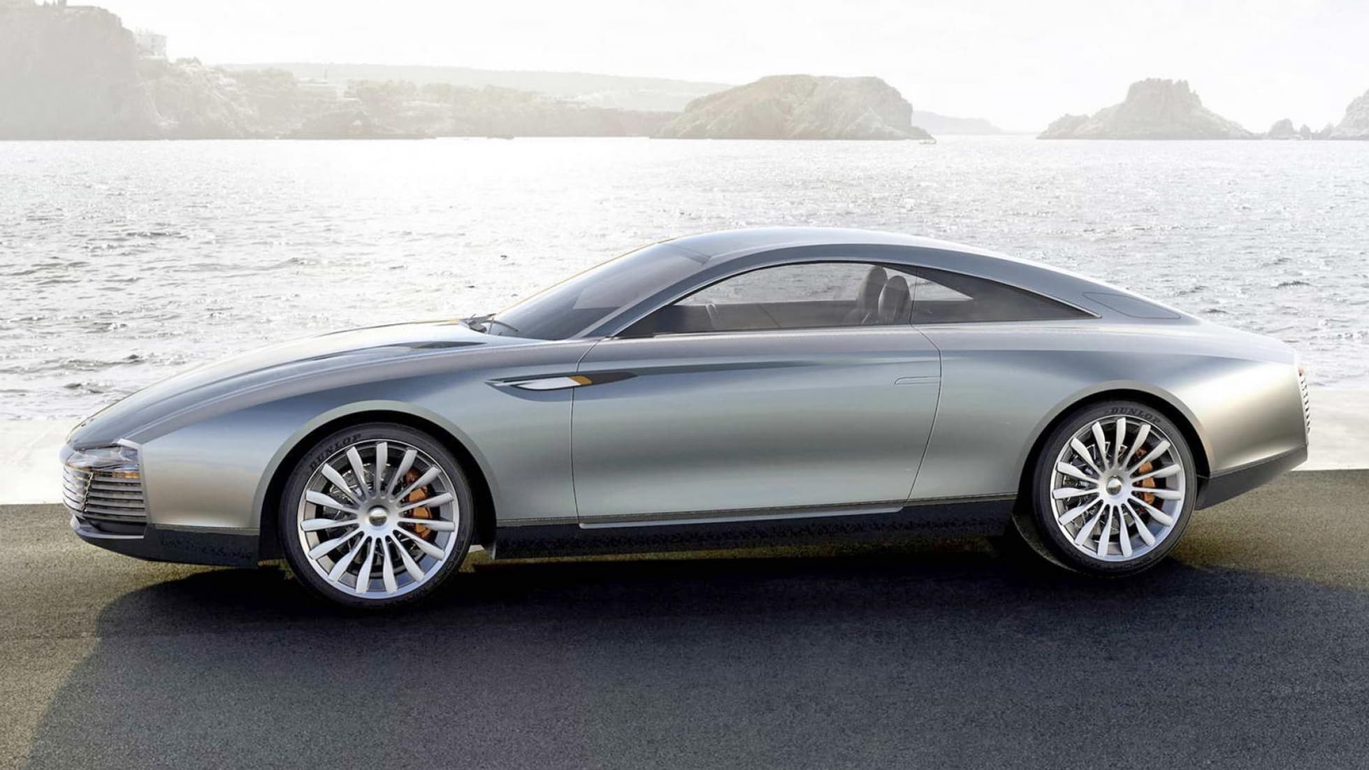 Si l'allure globale reste fidèle, la M442 aborde tout de même des lignes très osées à l'avant et à l'arrière. Si l'allure globale reste fidèle, la M442 aborde tout de même des lignes très osées à l'avant et à l'arrière.