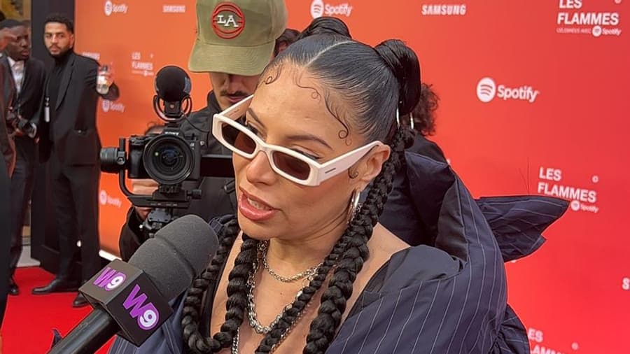 Zaho sur le tapis rouge des Flammes, le 25 avril 2024