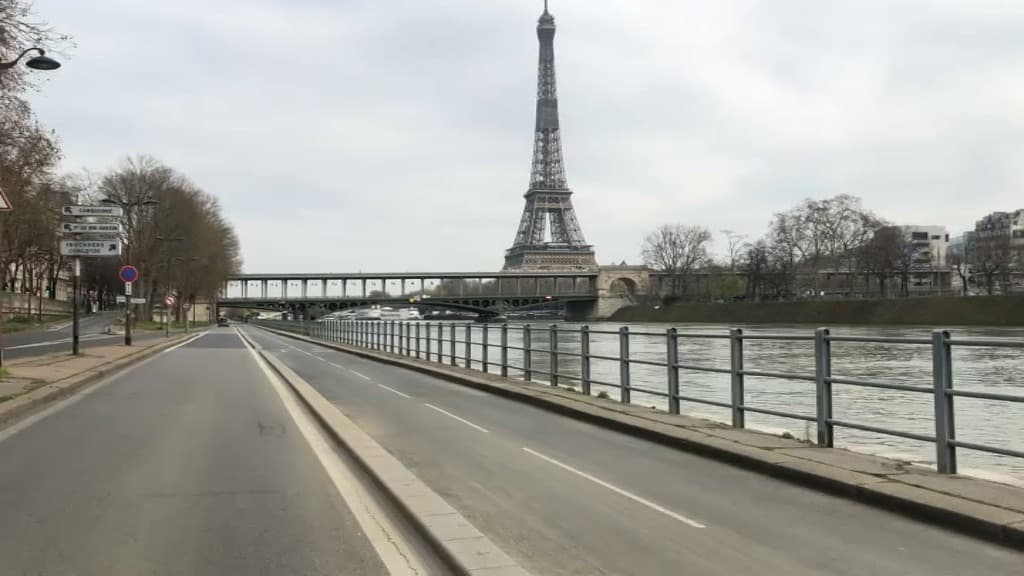 Les quais de Seine désertés par les voitures et les vélos. Les quais de Seine désertés par les voitures et les vélos.