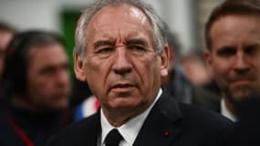 Le Premier ministre de la France, François Bayrou, visite l'usine du fabricant français de matériel ferroviaire Alstom à Aytré, près de La Rochelle, dans l'ouest de la France, le 14 mars 2025