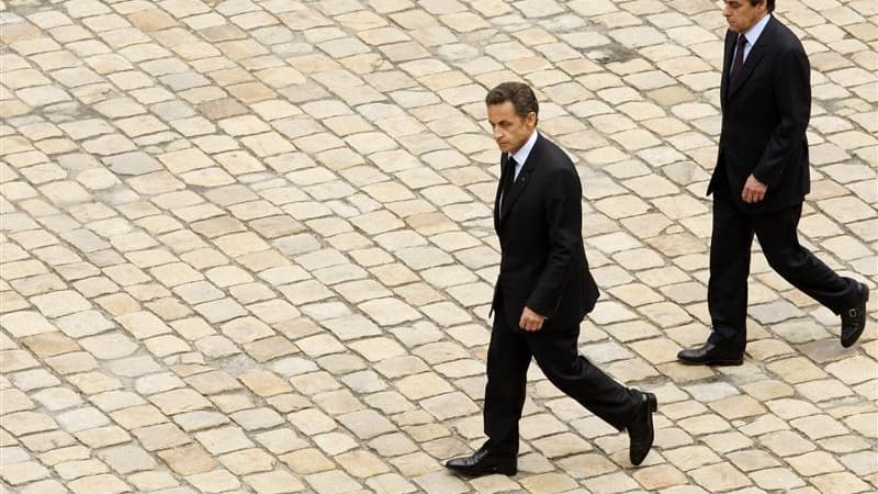 La cote de confiance de Nicolas Sarkozy s'érode d'un point à 29% d'opinions positives et François Fillon perd trois points (33%) dans le baromètre de décembre de TNS Sofres à paraître samedi dans Le Figaro Magazine. /Photo d'archives/REUTERS/Benoît Tessie