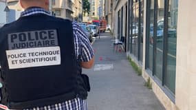 La police scientifique devant le centre de vaccination à Marseille (illustration). 