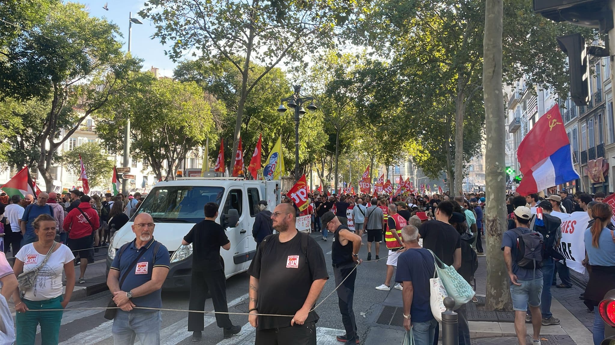 La Canebière : les manifestants sont nombreux et donnent de la voix La Canebière : les manifestants sont nombreux et donnent de la voix