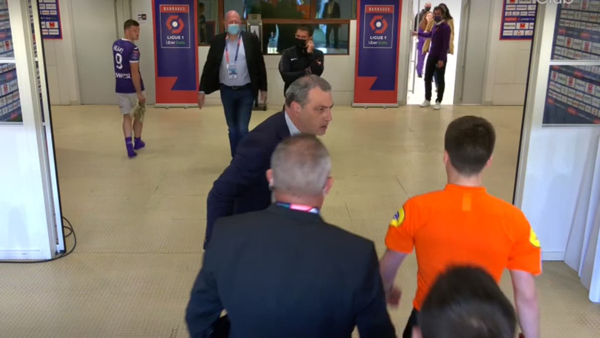La colère de Damien Comolli contre l'arbitre après Nantes-Toulouse La colère de Damien Comolli contre l'arbitre après Nantes-Toulouse