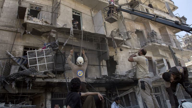 Vingt-cinq civils sont morts ce samedi dans de nouveaux bombardements du régime syrien à Alep (sur l'image) et Douma