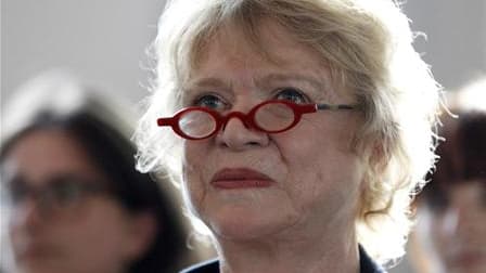 En attaquant Eva Joly sur sa bi-nationalité, le Premier ministre François Fillon a permis à la gauche de rebondir sur les "outrances" de la droite, après le tollé provoqué par la candidate écologiste sur le défilé du 14-Juillet. L'ex-magistrate, qui est n