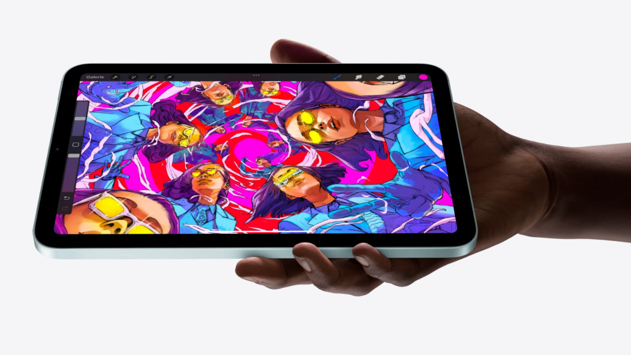 L'iPad mini tient bien à une main
