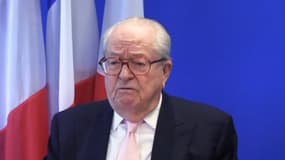 Dans une vidéo postée sur le site du Front national, Jean-Marie Le Pen s'en prend à des artistes, et dérape.