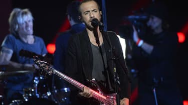 Calogero sur la scène du Zénith de Paris lors des Victoires de la Musique en 2015