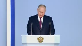 Vladimir Poutine prononce un discours le 21 février 2023.
