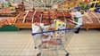 Un caddie rempli dans un supermarché (photo d'illustration).
