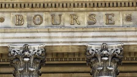 La Bourse de Paris a clôturé en hausse, le CAC 40 gagnant 0,75% à 3.974,83 points, soit son plus haut niveau depuis la fin du mois d'avril 2010. /Photo d'archives/REUTERS/Charles Platiau