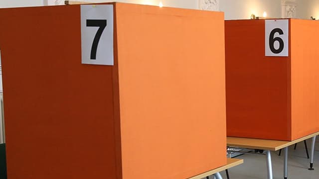 Un bureau de vote dans le land du Mecklenbourg-Poméranie en Allemagne, le 4 septembre 2016, pour les élections