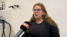 Élisa, une jeune femme autiste de 23 ans qui souffre de douleurs invalidantes et de paralysies