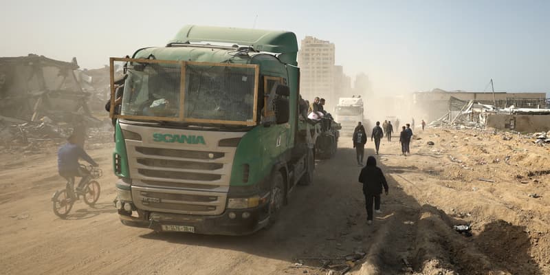 Un camion transportant de l'aide humanitaire à Gaza-ville, dans la bande de Gaza, le 6 mars 2024