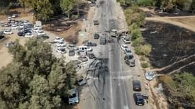 Des voitures abandonnées, incendiées et criblées de balles après l'attaque du Hamas lors du festival de musique "Supernova sukkot"